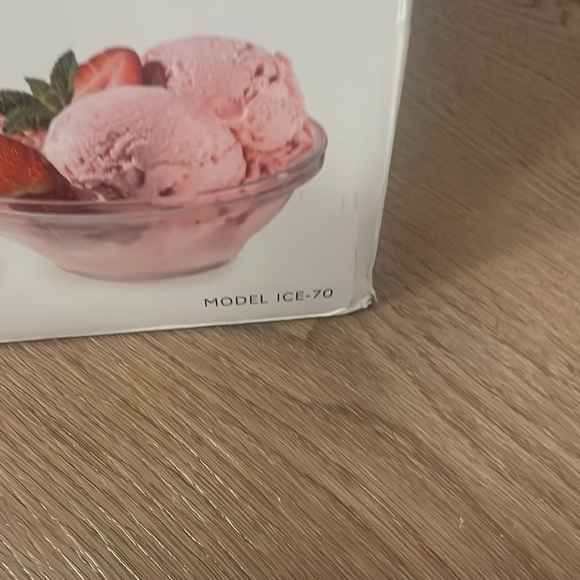 Cuisnart Gelateria - Picture 3 of 12